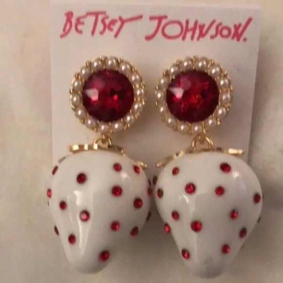 BETSEY JOHNSON 3D White Enamel & Red Crystal Studded Strawberry Earrings NEW NWT - Picture 1 of 3